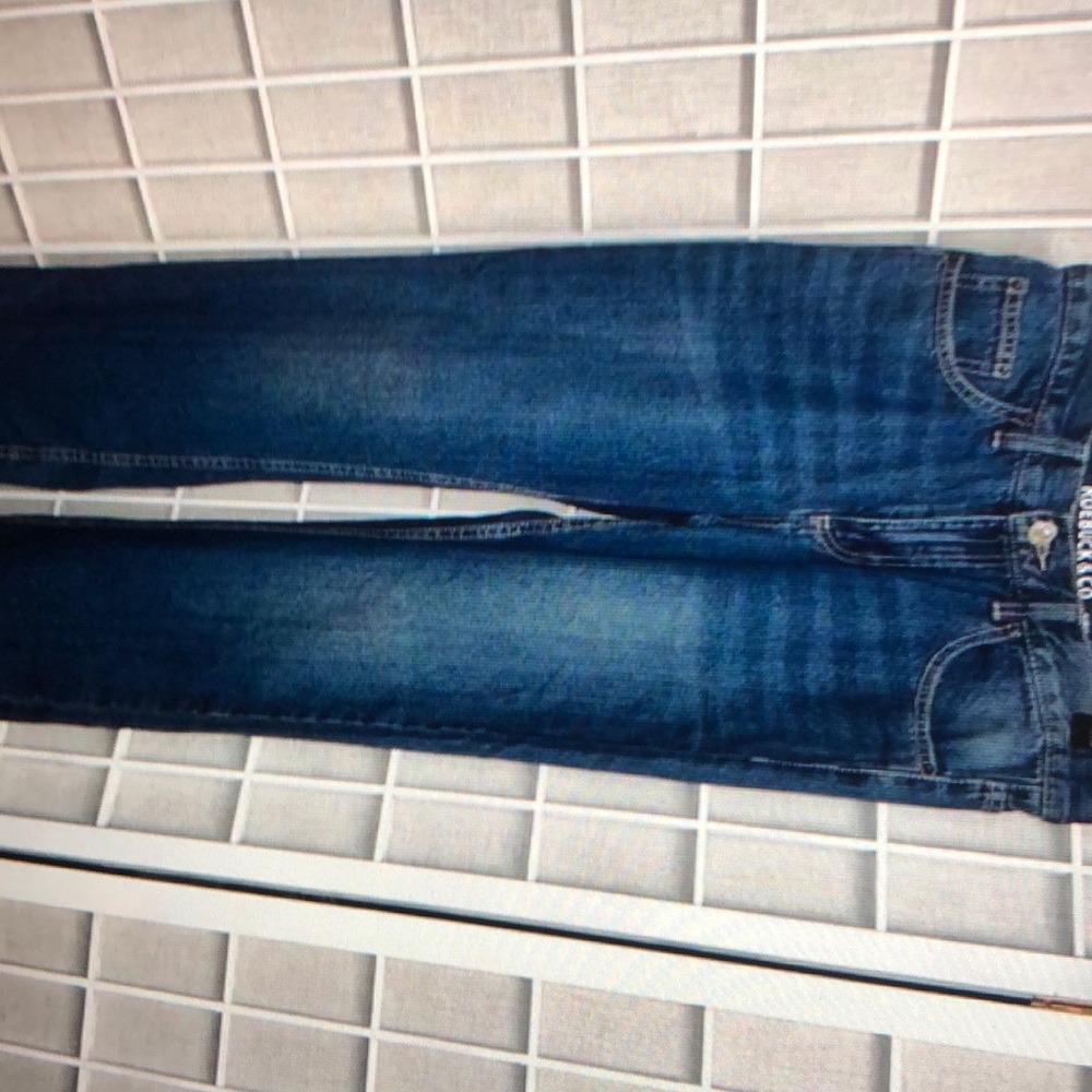 NWT Roebuck and co medium wash distressed denim jeans